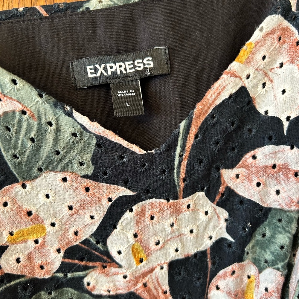 Express Floral Textured Dress - Picture 3 of 6